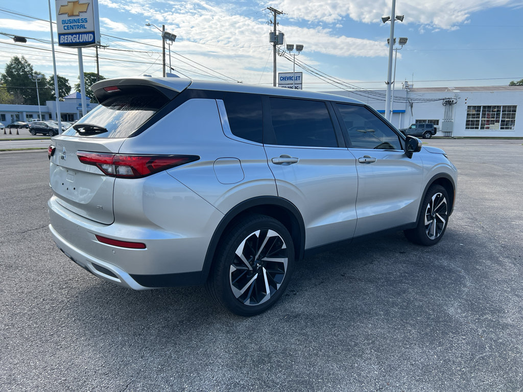 Used 2022 Mitsubishi Outlander SEL Black Edition FWD image 7
