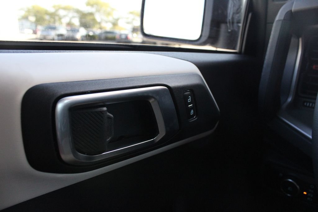New 2026 Ford Bronco Outer Banks w/ Sasquatch Package AWD/4WD image 6