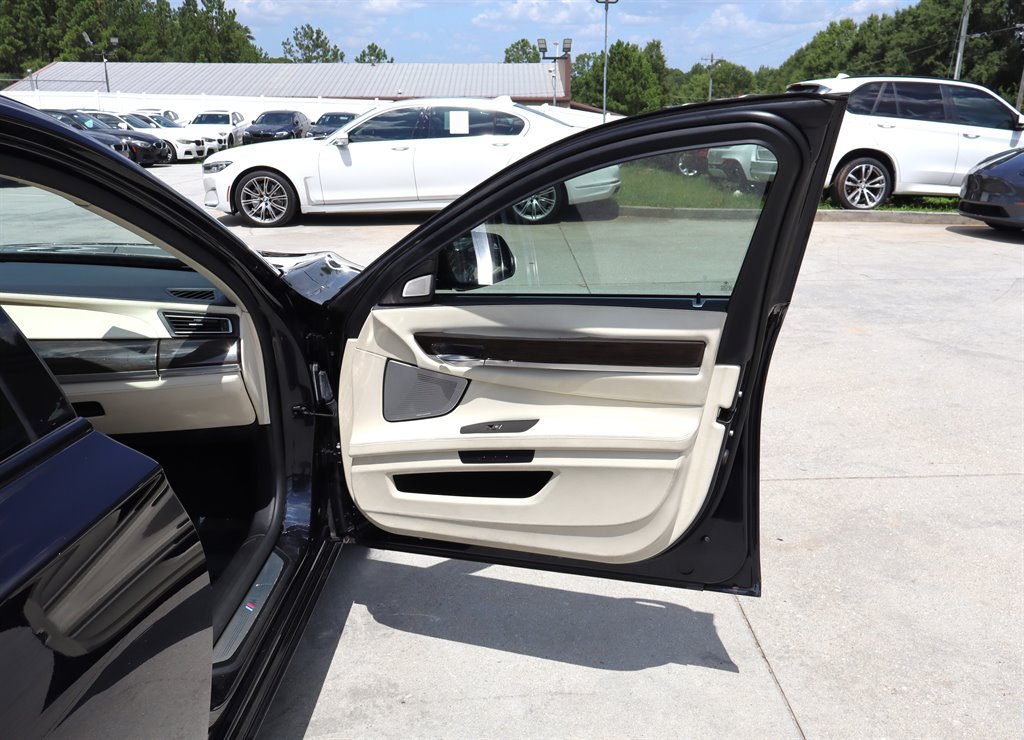 Used 2013 BMW 750Li RWD image 41