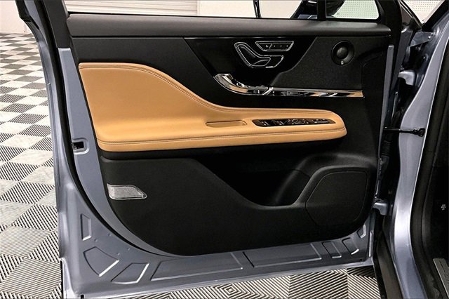 Used 2022 Lincoln Corsair Reserve w/ Luxury Package image 18