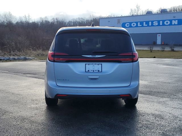 Used 2024 Chrysler Pacifica Touring-L image 6