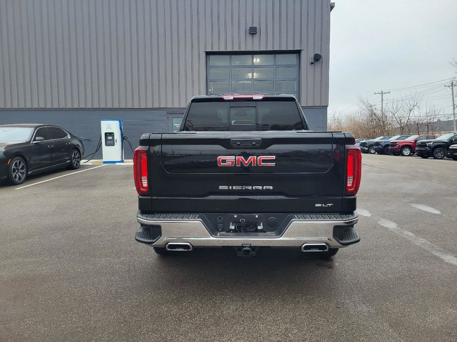 Used 2023 GMC Sierra 1500 SLT w/ SLT Premium Package image 4