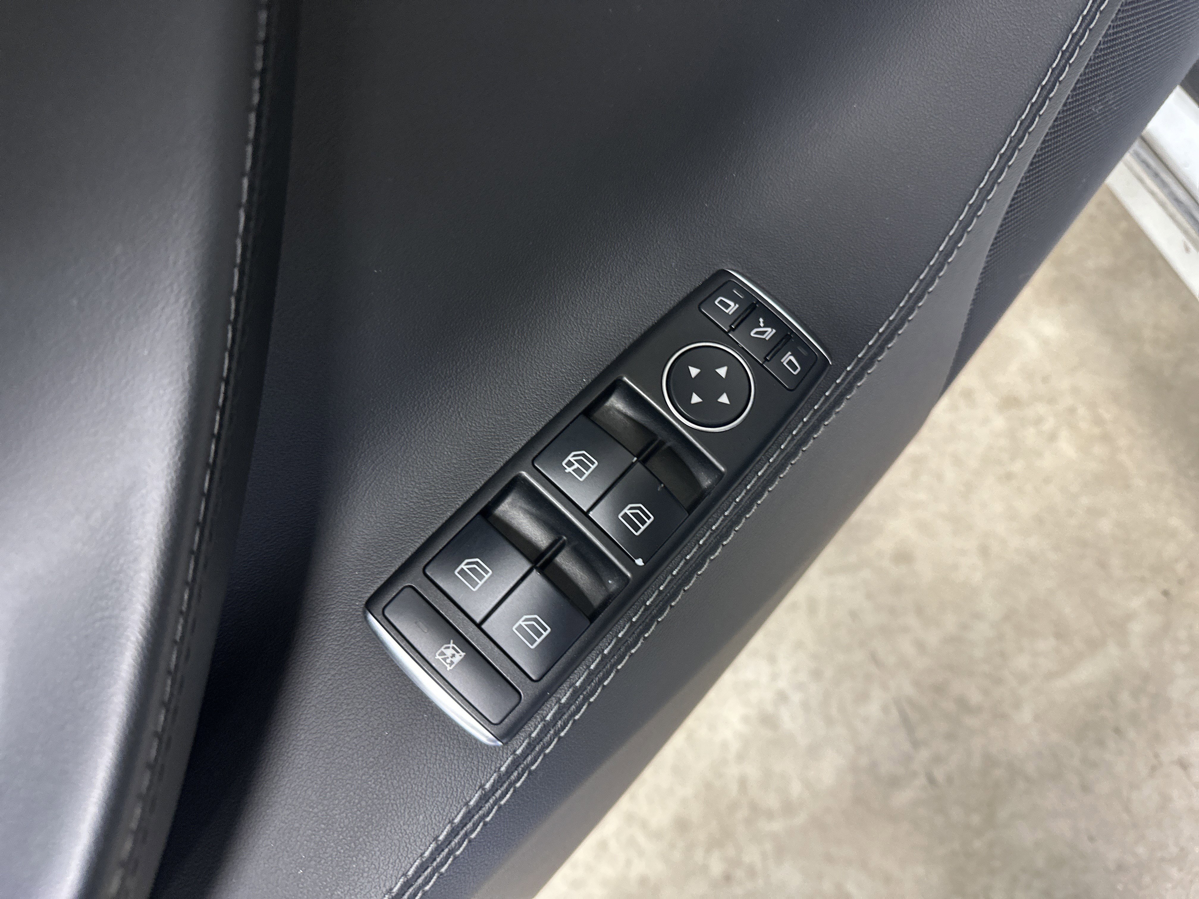 Used 2014 Tesla Model S 85 RWD image 15