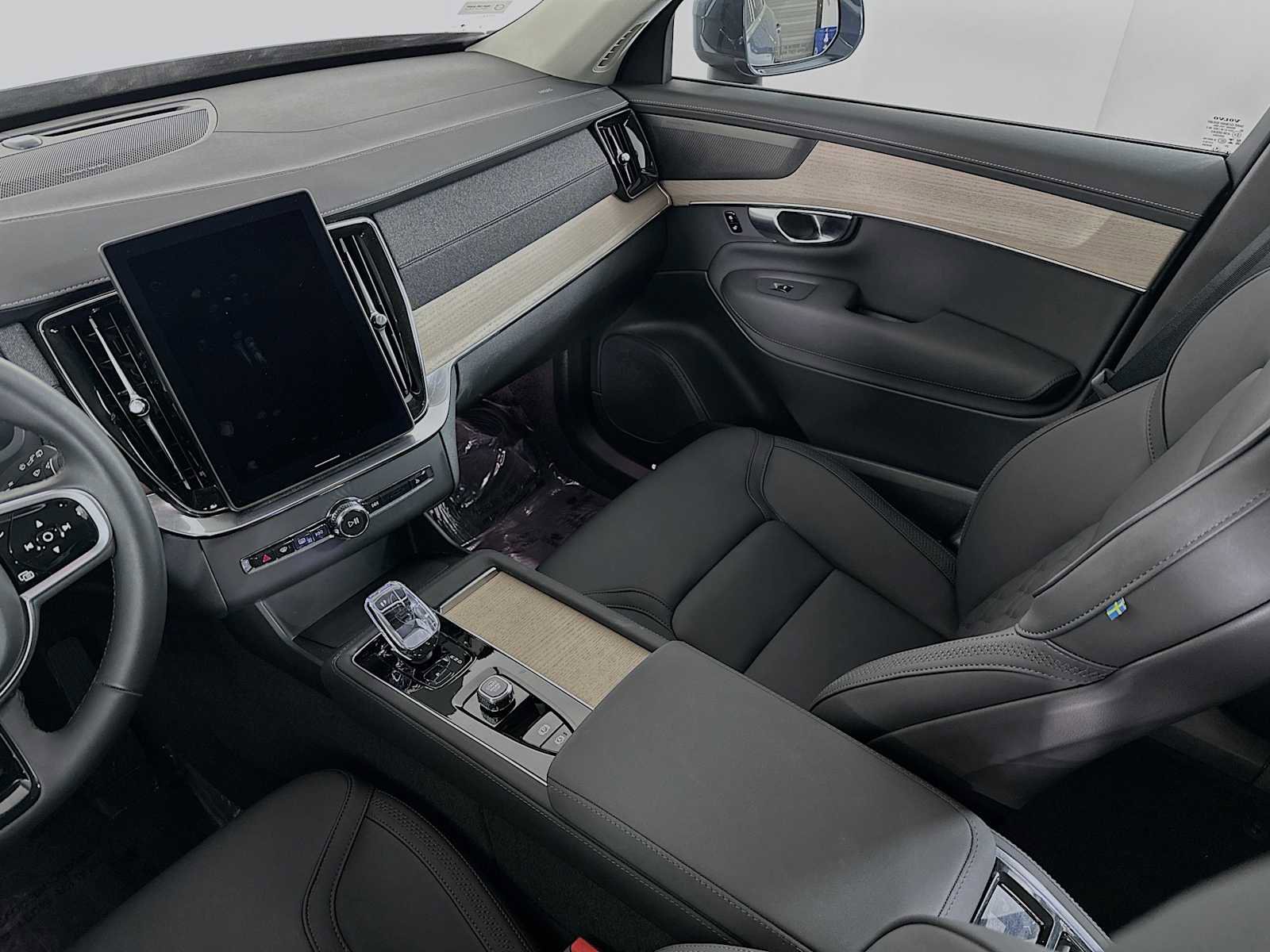 Used 2025 Volvo XC90 T8 Plus w/ Protection Package Premier image 22