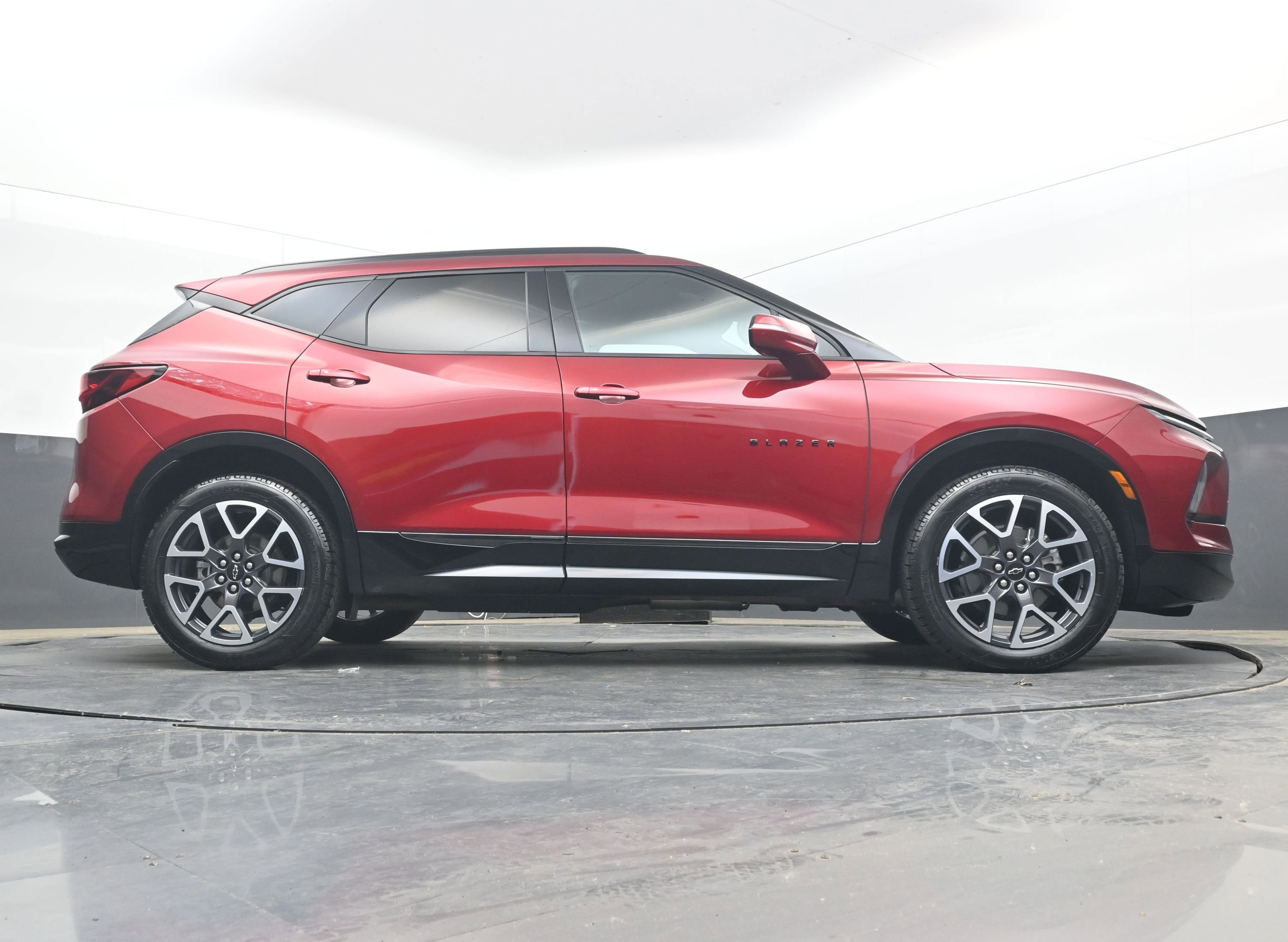 Used 2025 Chevrolet Blazer RS FWD image 31
