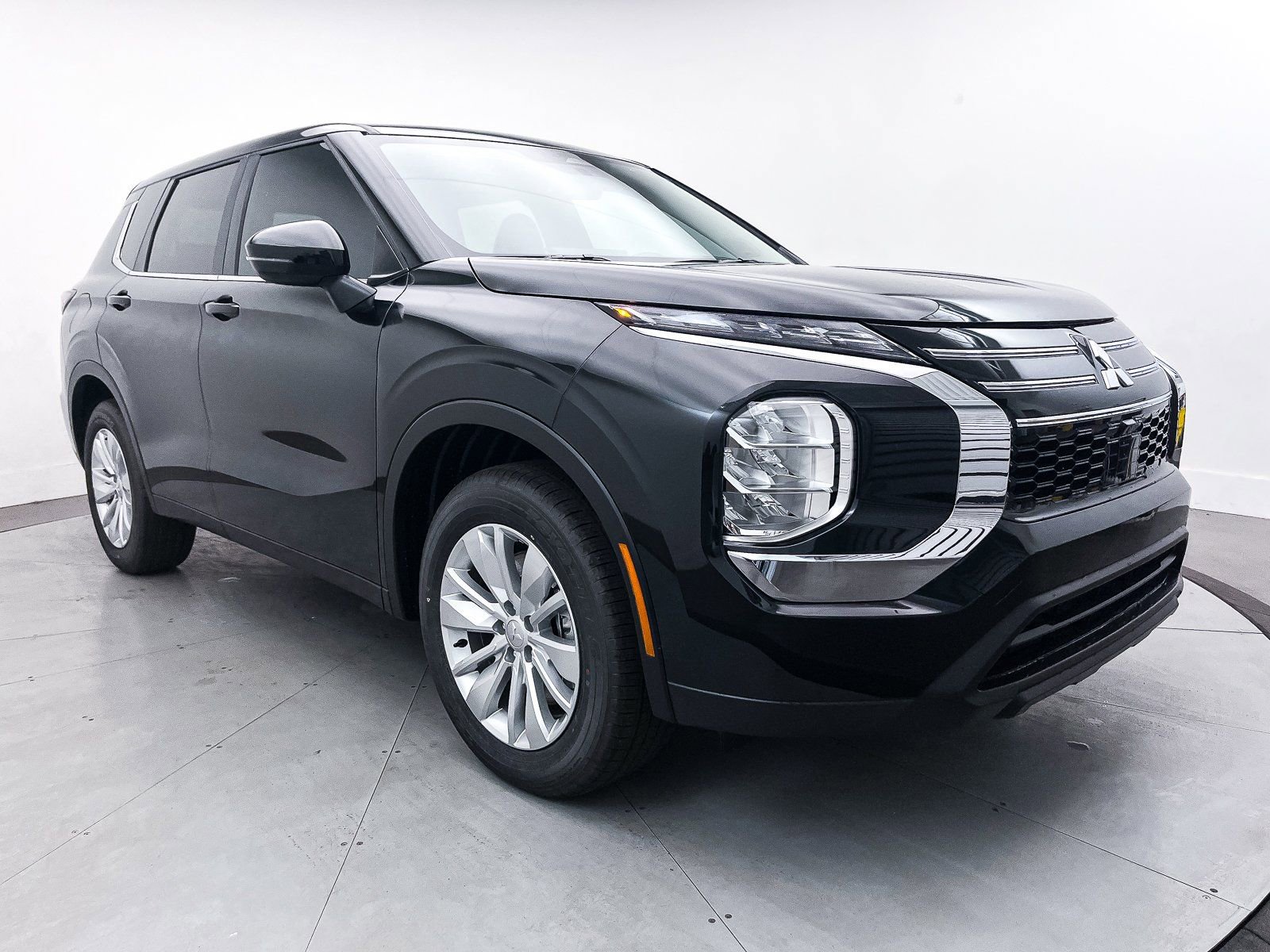 New 2025 Mitsubishi Outlander ES