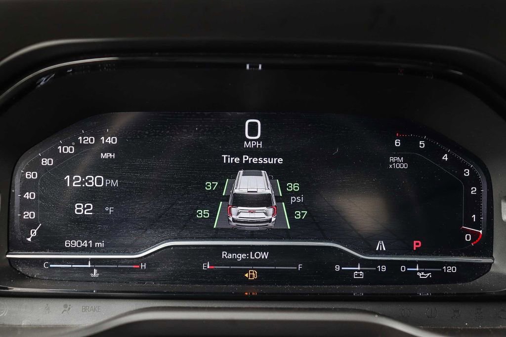 Used 2023 GMC Yukon Denali RWD image 29