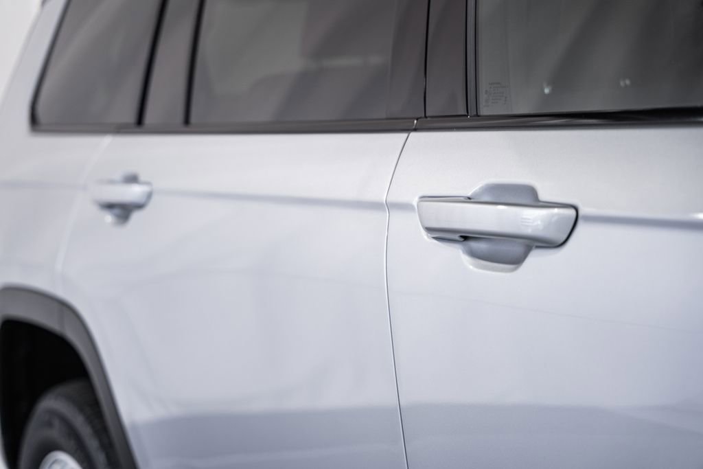 New 2025 Jeep Grand Cherokee L Laredo w/ Luxury Tech Group I image 15