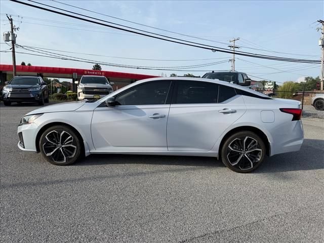 Used 2023 Nissan Altima 2.5 SR AWD/4WD image 4