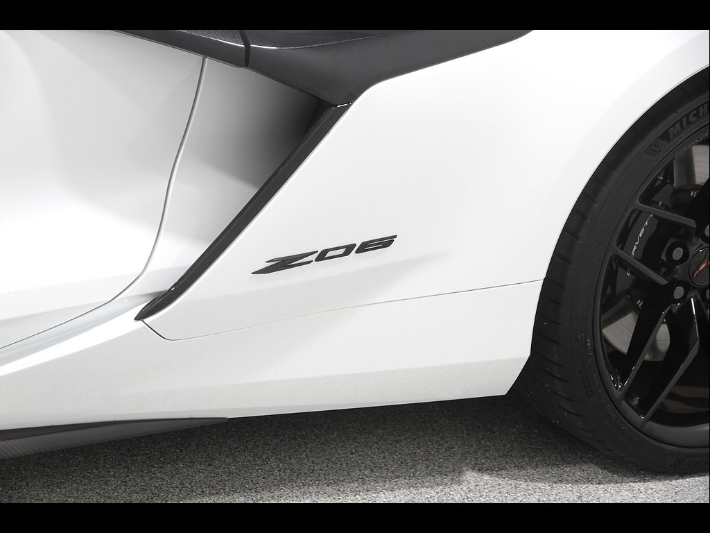 Used 2025 Chevrolet Corvette Z06 w/ Stealth Interior Trim Package RWD image 5