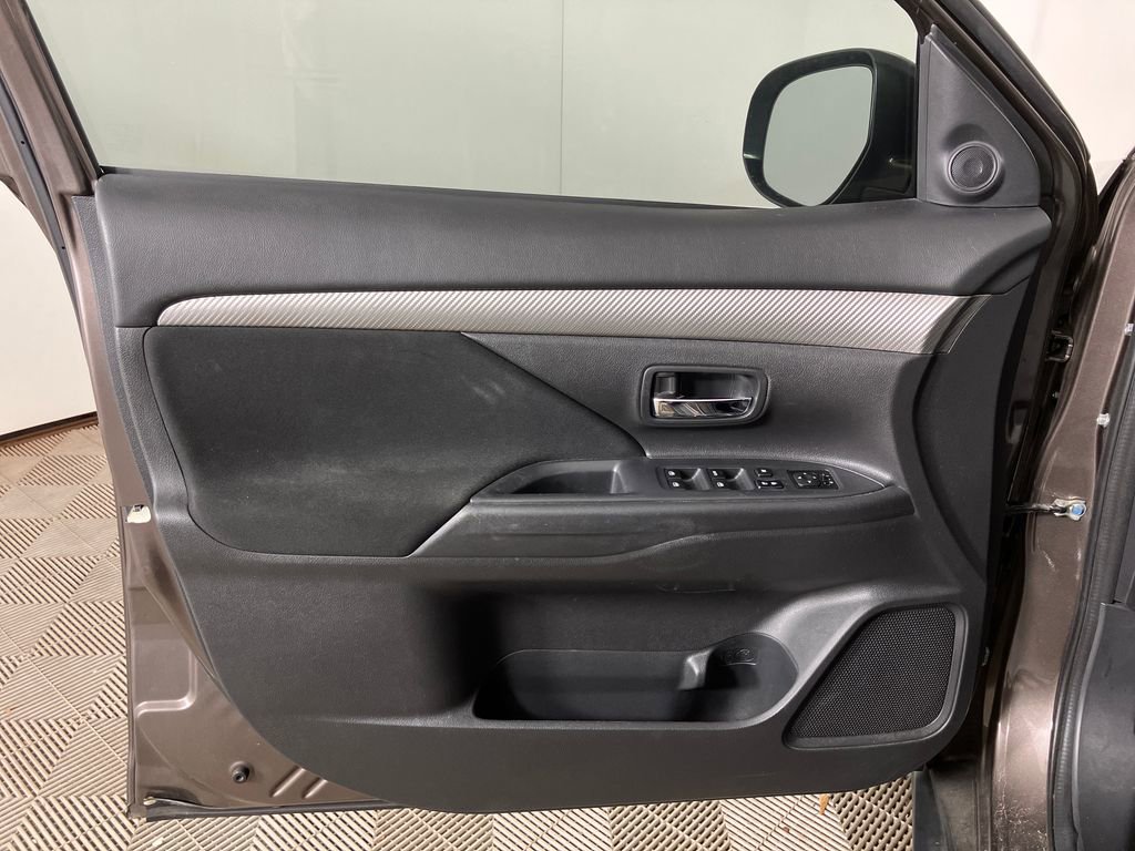 Used 2018 Mitsubishi Outlander ES image 21