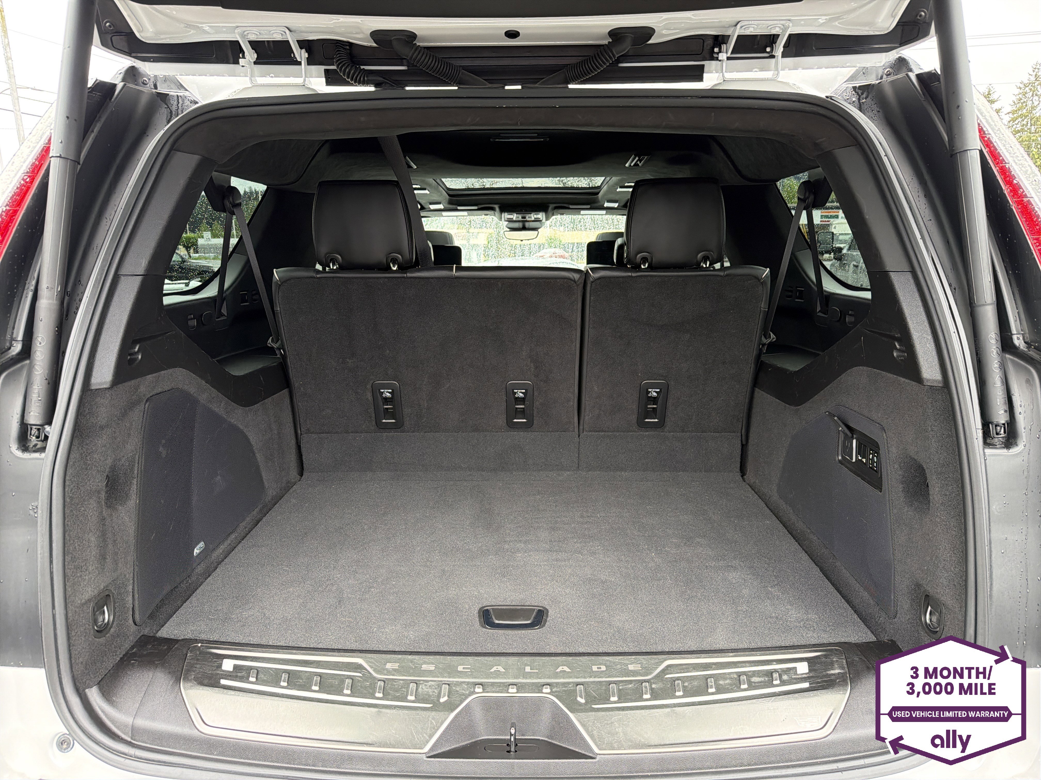 Used 2021 Cadillac Escalade ESV Sport Platinum w/ Heavy-Duty Trailer Package image 5