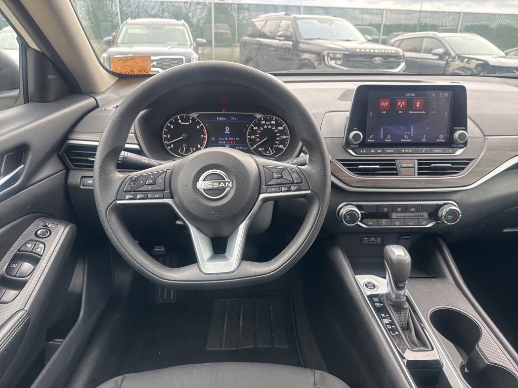 Used 2025 Nissan Altima 2.5 SV image 17