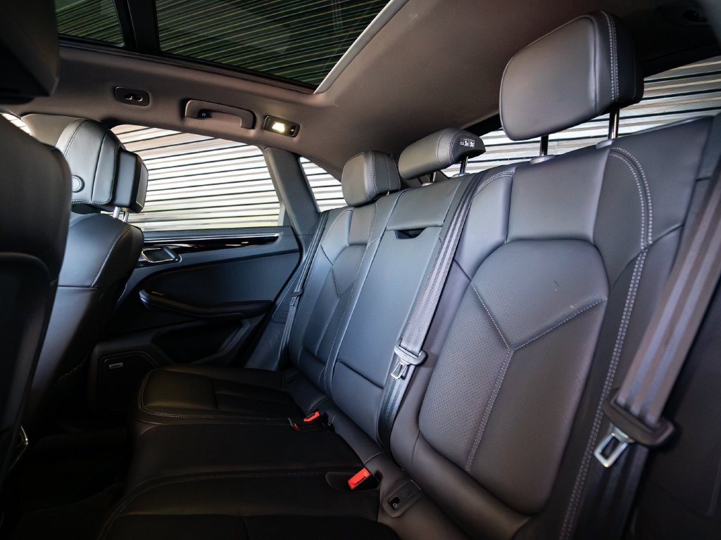 Certified 2023 Porsche Macan S AWD/4WD image 26