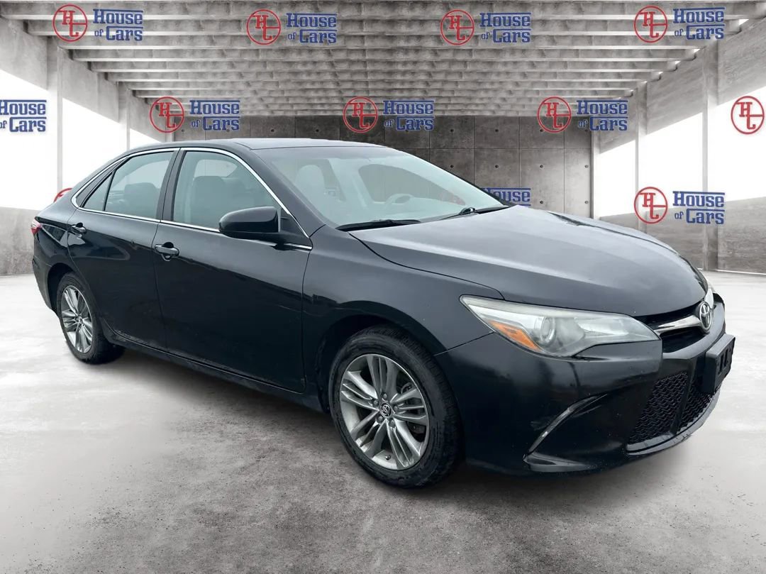 Used 2015 Toyota Camry SE image 3