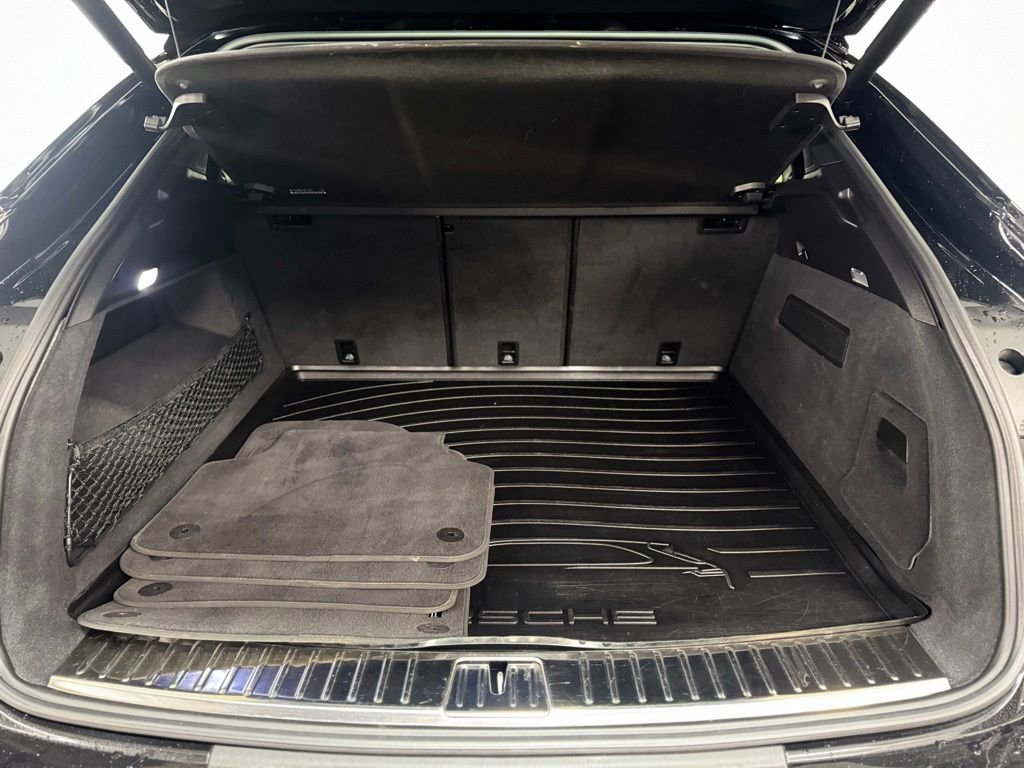 Used 2023 Porsche Cayenne Platinum Edition w/ Towing Package w/o Tow Ball image 7