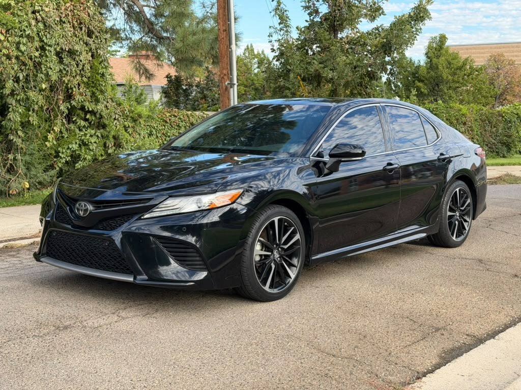 Used 2018 Toyota Camry XSE FWD image 1