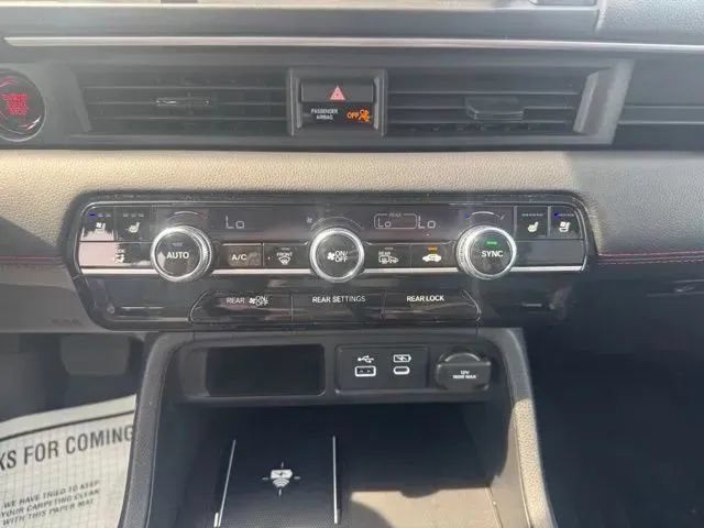 Used 2025 Honda Pilot Black Edition image 29