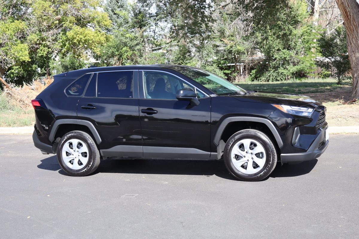 Used 2025 Toyota RAV4 LE AWD/4WD image 2