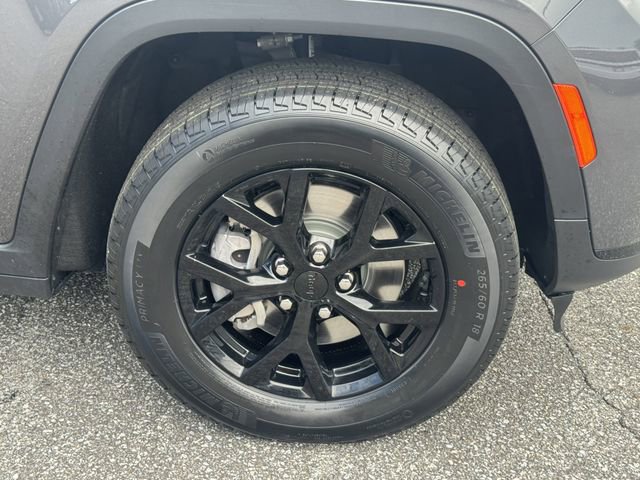 Used 2024 Jeep Grand Cherokee L Laredo AWD/4WD image 12