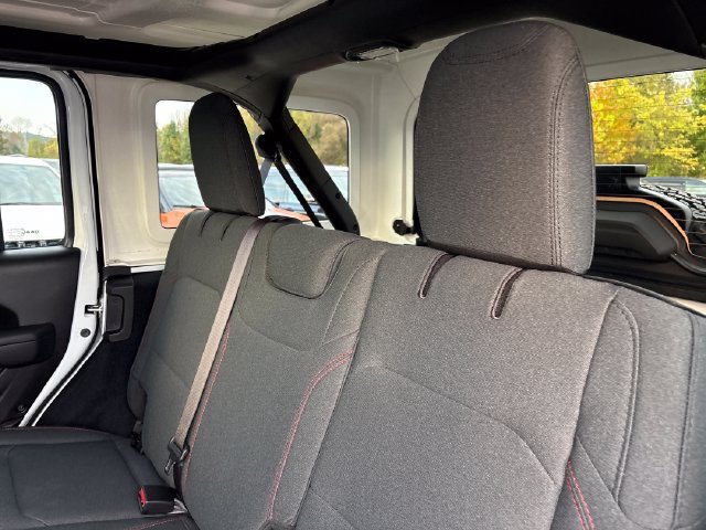 Used 2024 Jeep Wrangler Unlimited Rubicon w/ Technology Group AWD/4WD image 21
