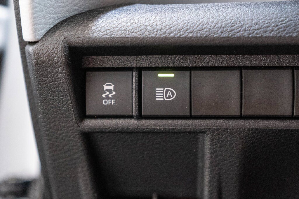 Certified 2025 Toyota Sienna LE FWD image 22