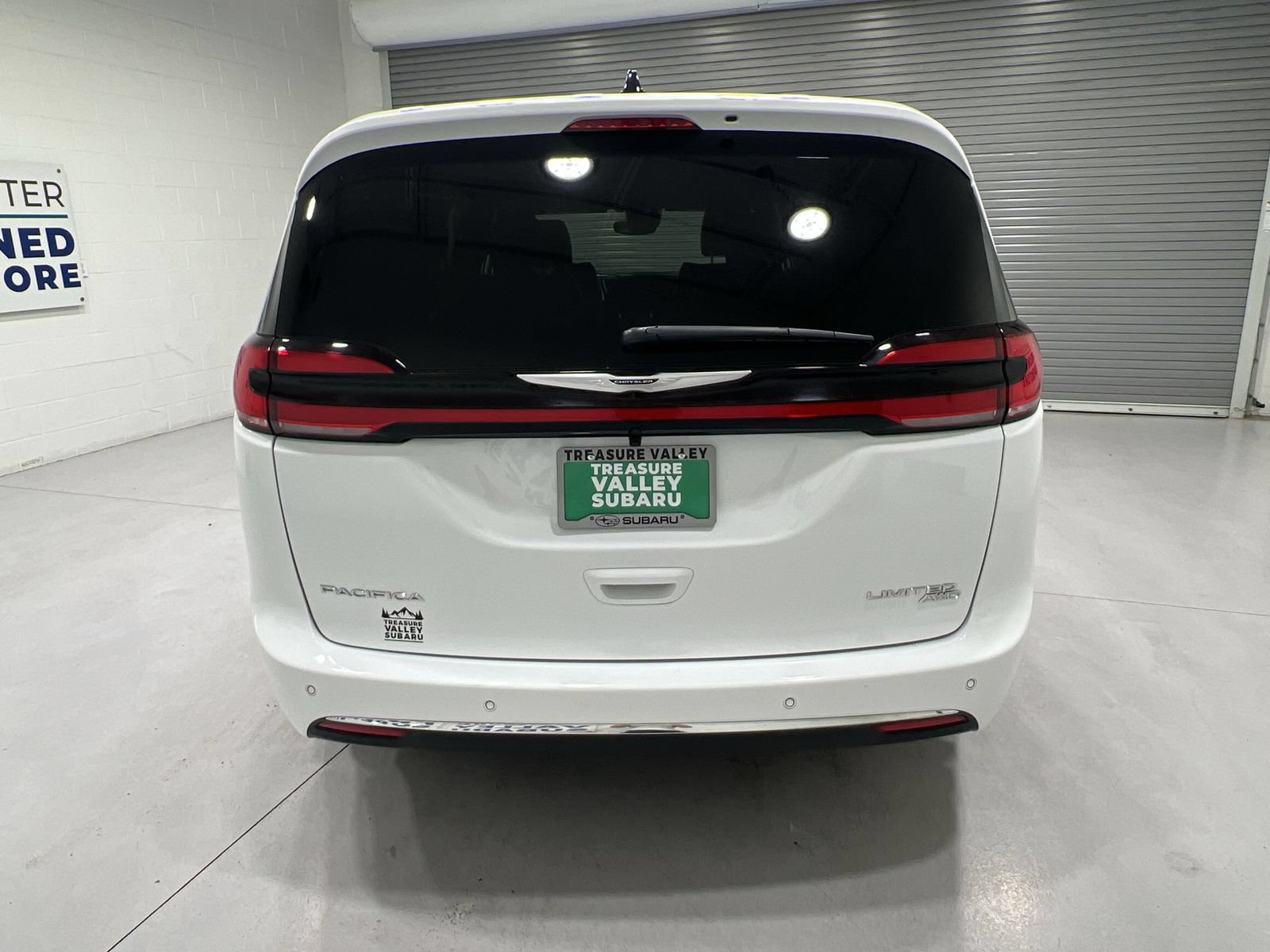 Used 2026 Chrysler Pacifica Limited AWD/4WD image 7