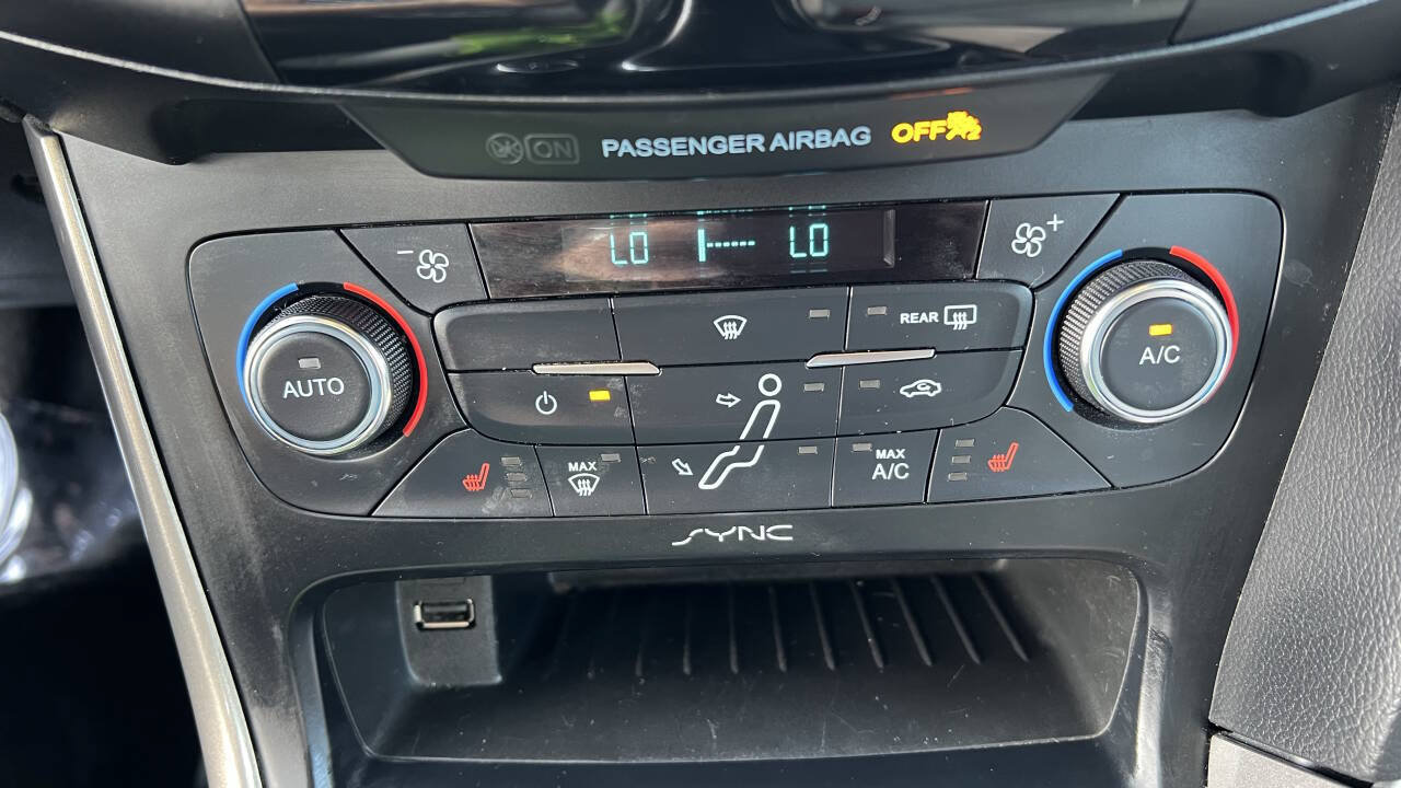 Used 2017 Ford Focus Titanium FWD image 22