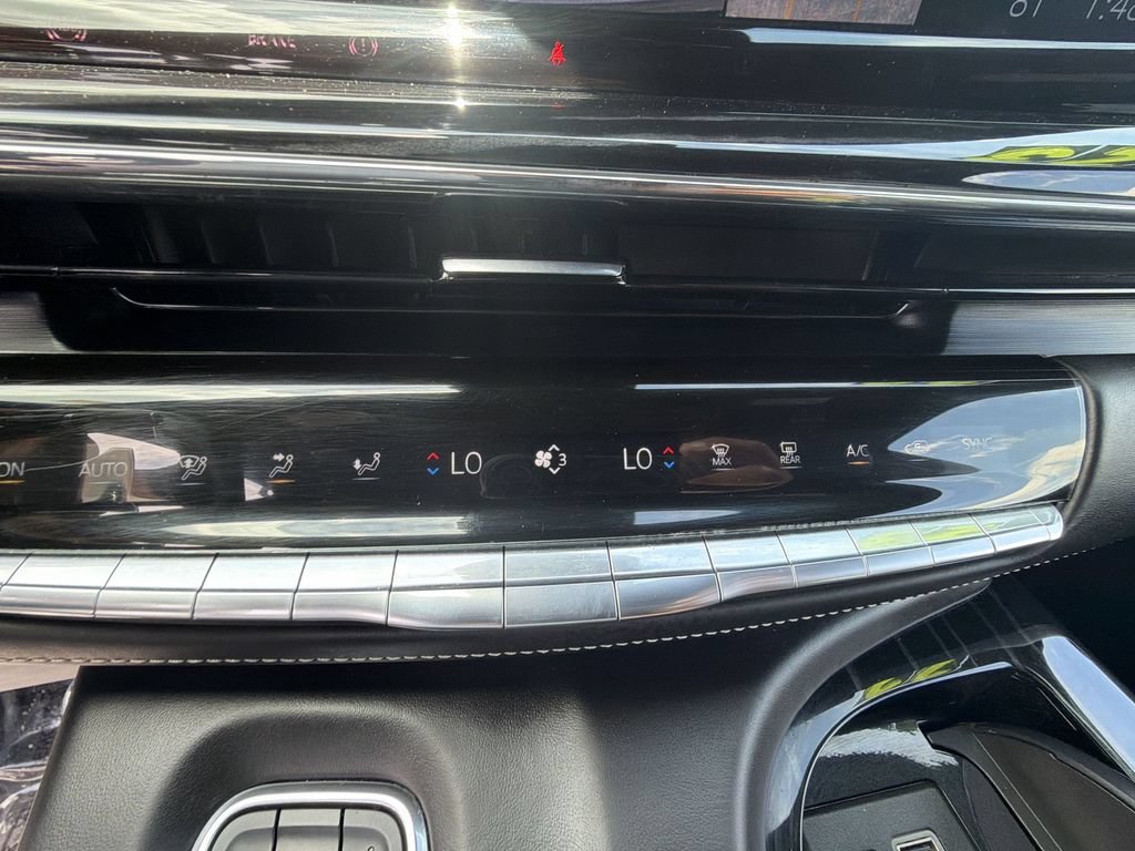 Used 2023 Cadillac Escalade V AWD/4WD image 18