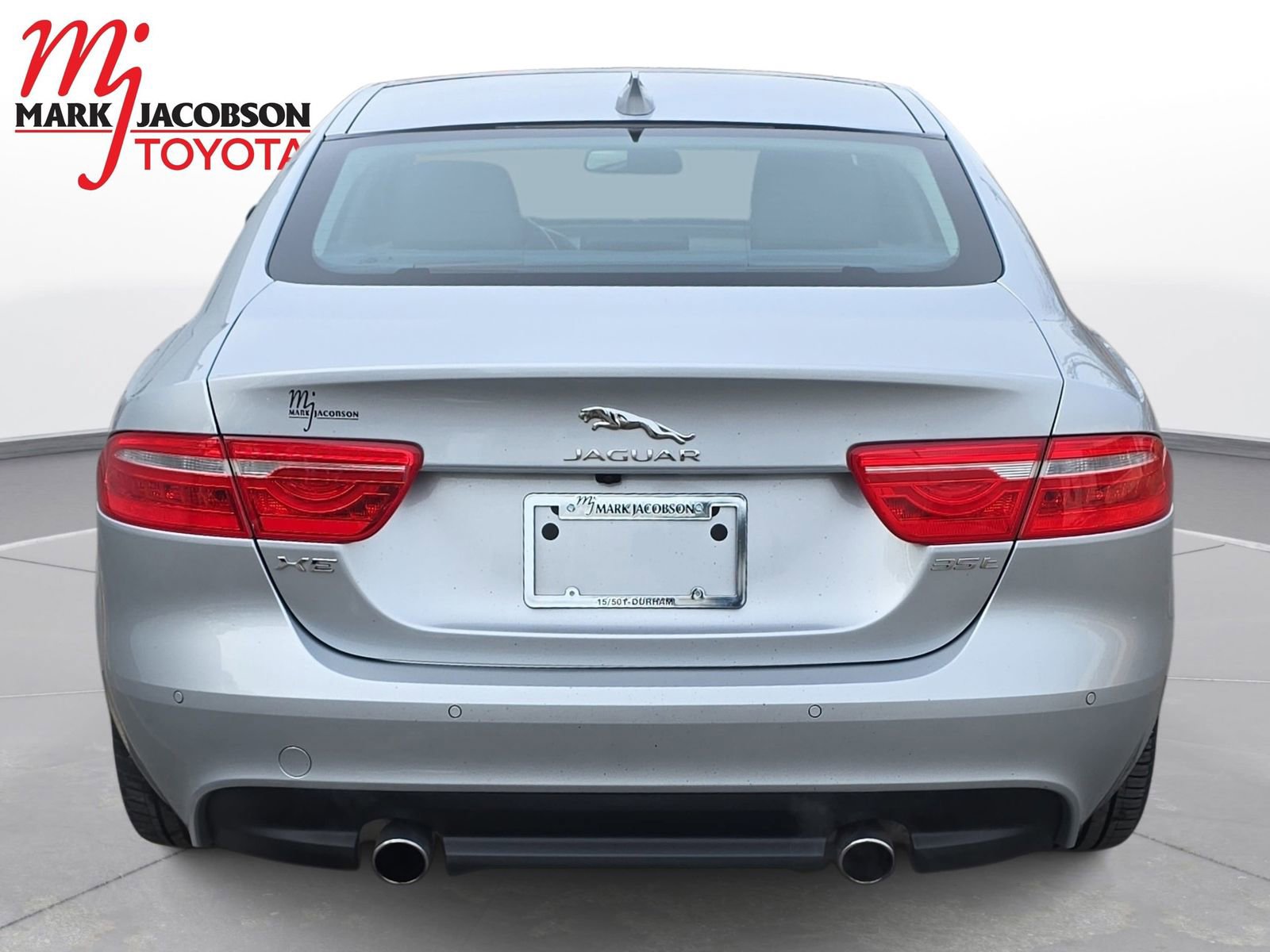 Used 2018 Jaguar XE Prestige image 10