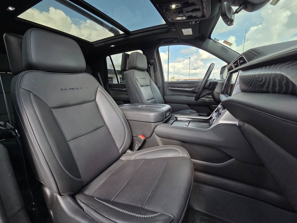 Used 2021 GMC Yukon Denali w/ Denali Ultimate Package AWD/4WD image 29