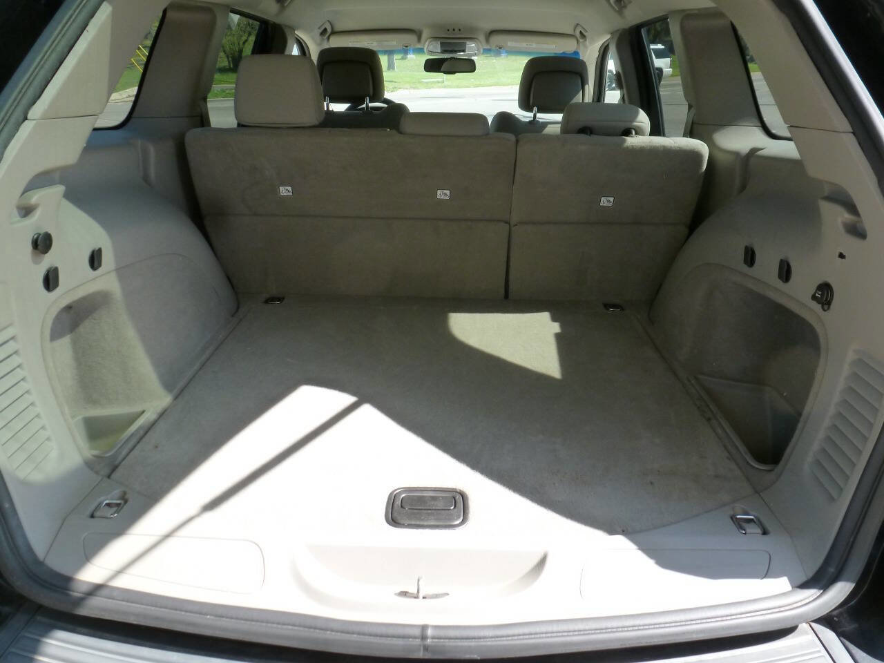 Used 2012 Jeep Grand Cherokee Laredo w/ Laredo E Group AWD/4WD image 15