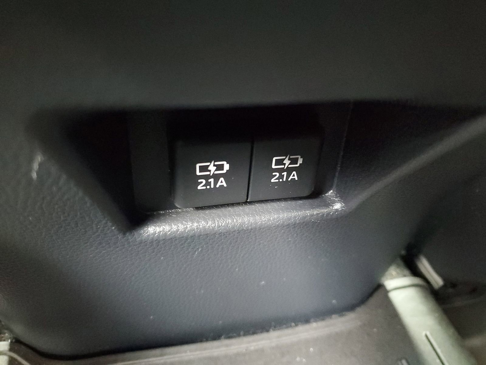 Used 2022 Toyota Venza LE image 13