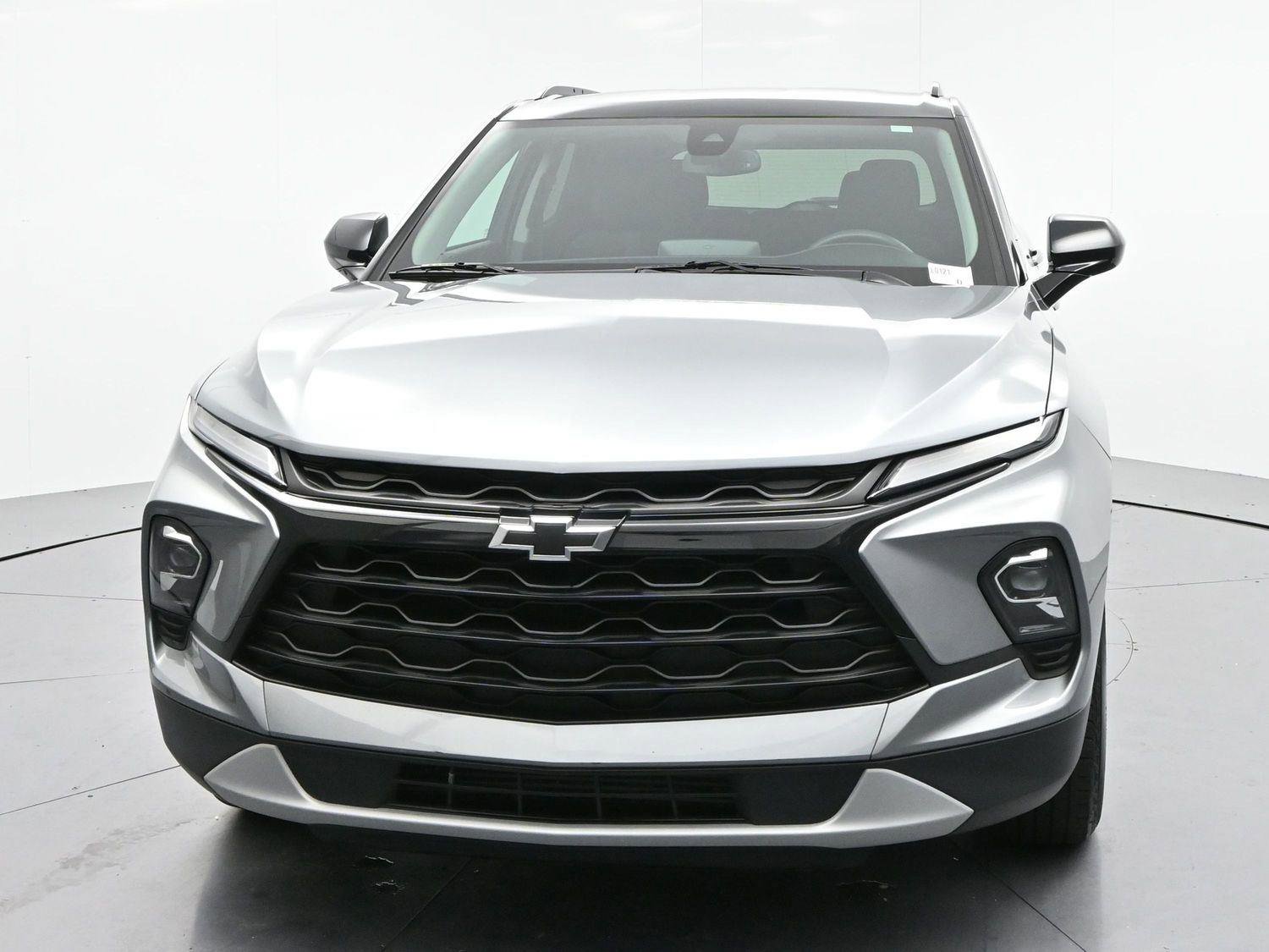 Used 2024 Chevrolet Blazer LT w/ Convenience Package FWD image 3