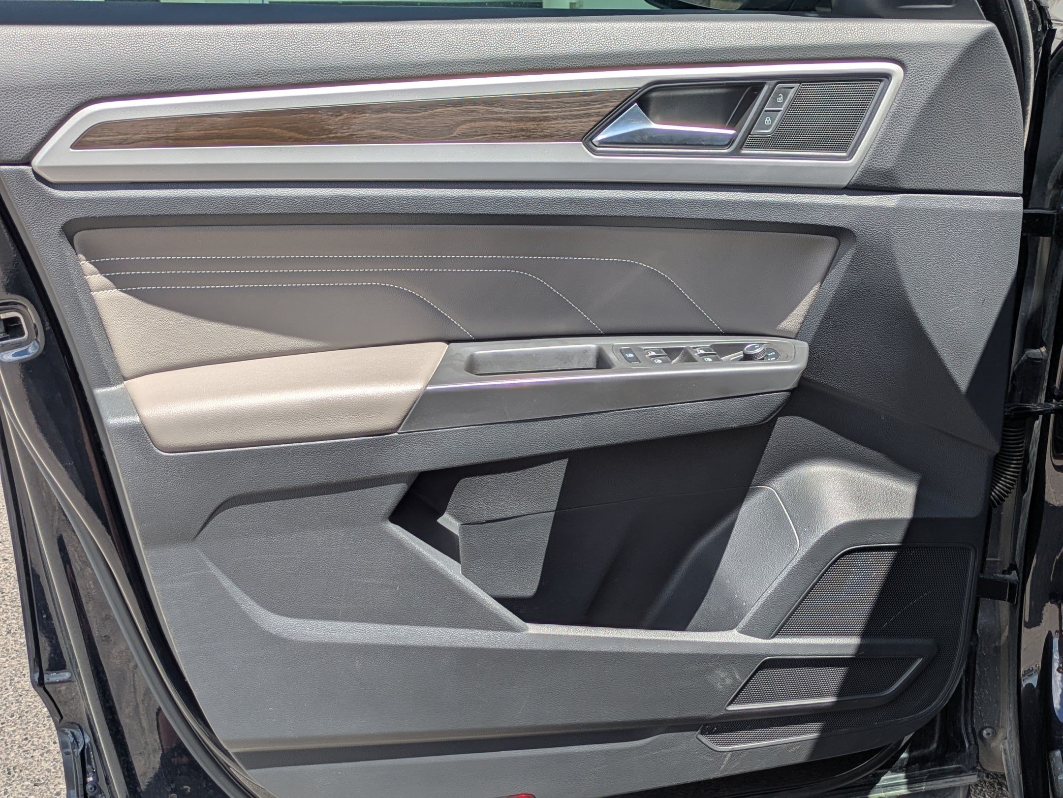 Used 2022 Volkswagen Atlas SE w/ Panoramic Sunroof Package AWD/4WD image 9