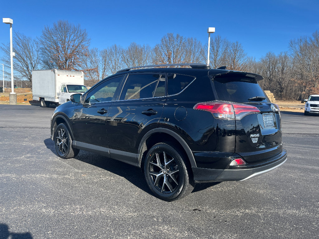 Used 2018 Toyota RAV4 SE w/ Power Extra Value Package image 4