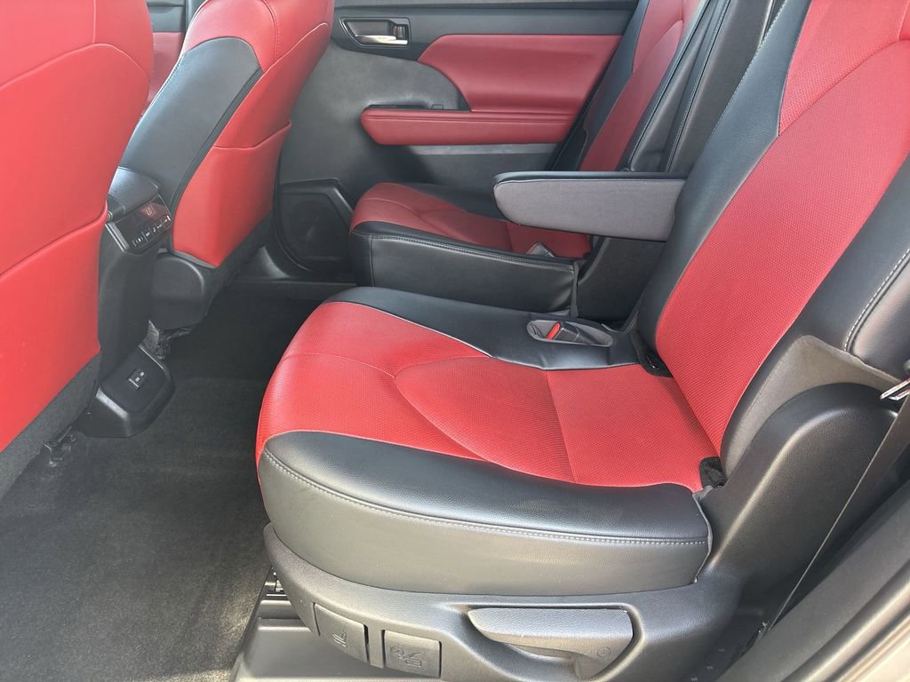 Used 2023 Toyota Highlander XSE image 26