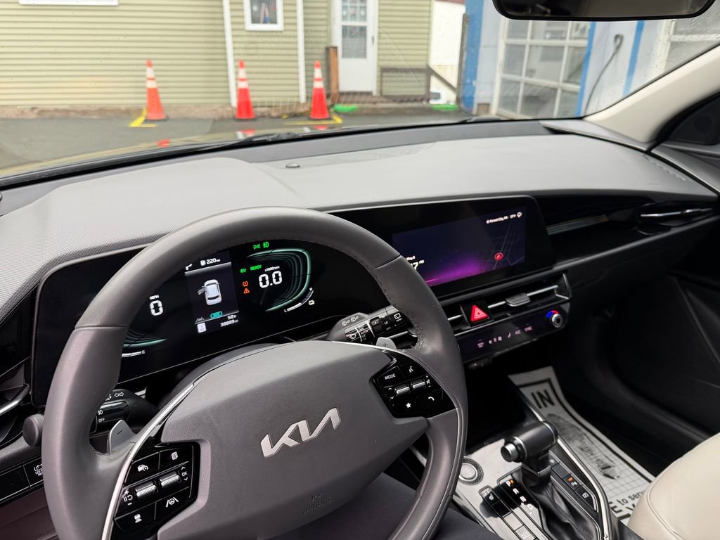 Used 2023 Kia Niro EX Touring FWD image 22