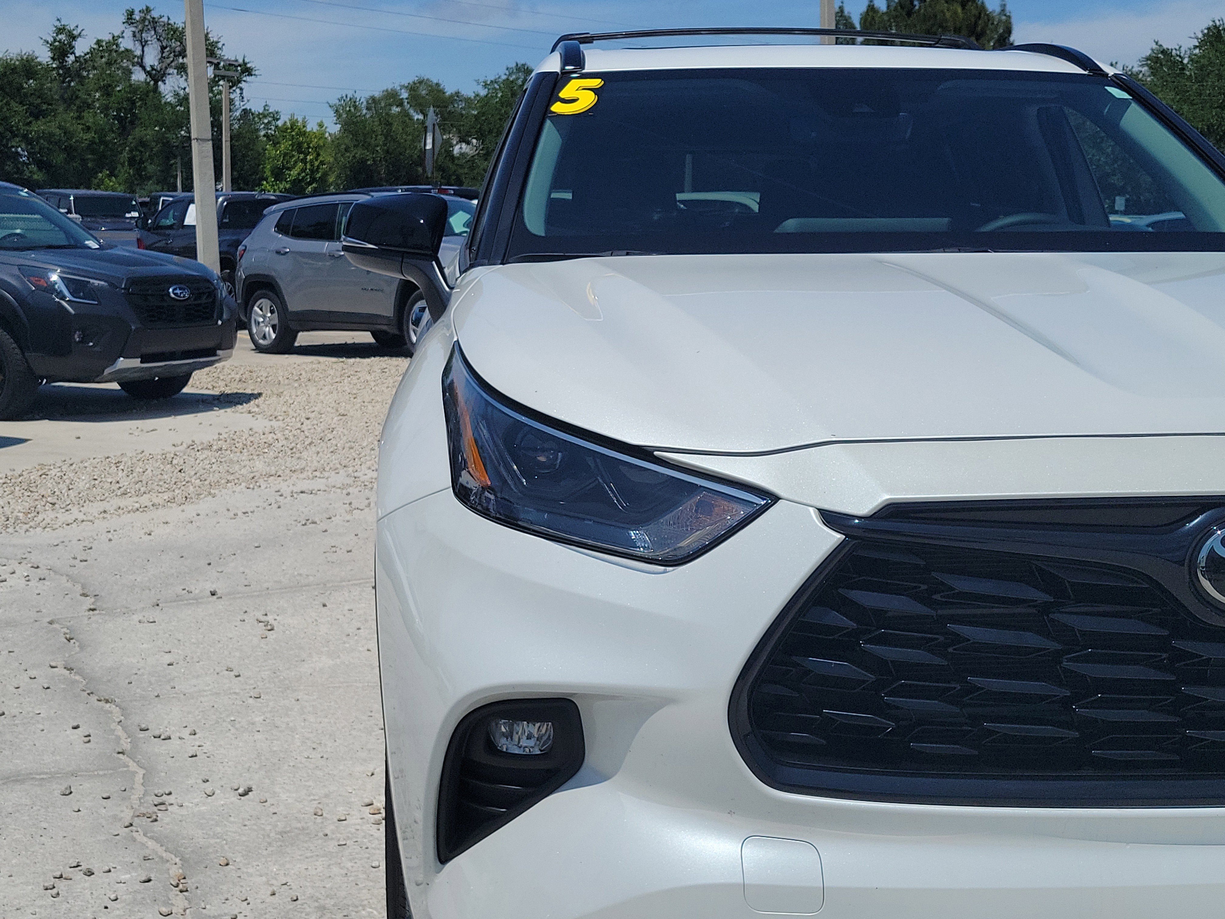 Used 2025 Toyota Highlander XLE AWD/4WD image 7
