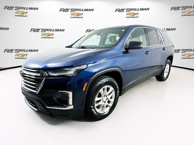 Used 2023 Chevrolet Traverse LS image 3