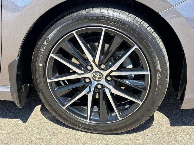 Used 2021 Toyota Camry SE w/ Cold Weather Package FWD image 28
