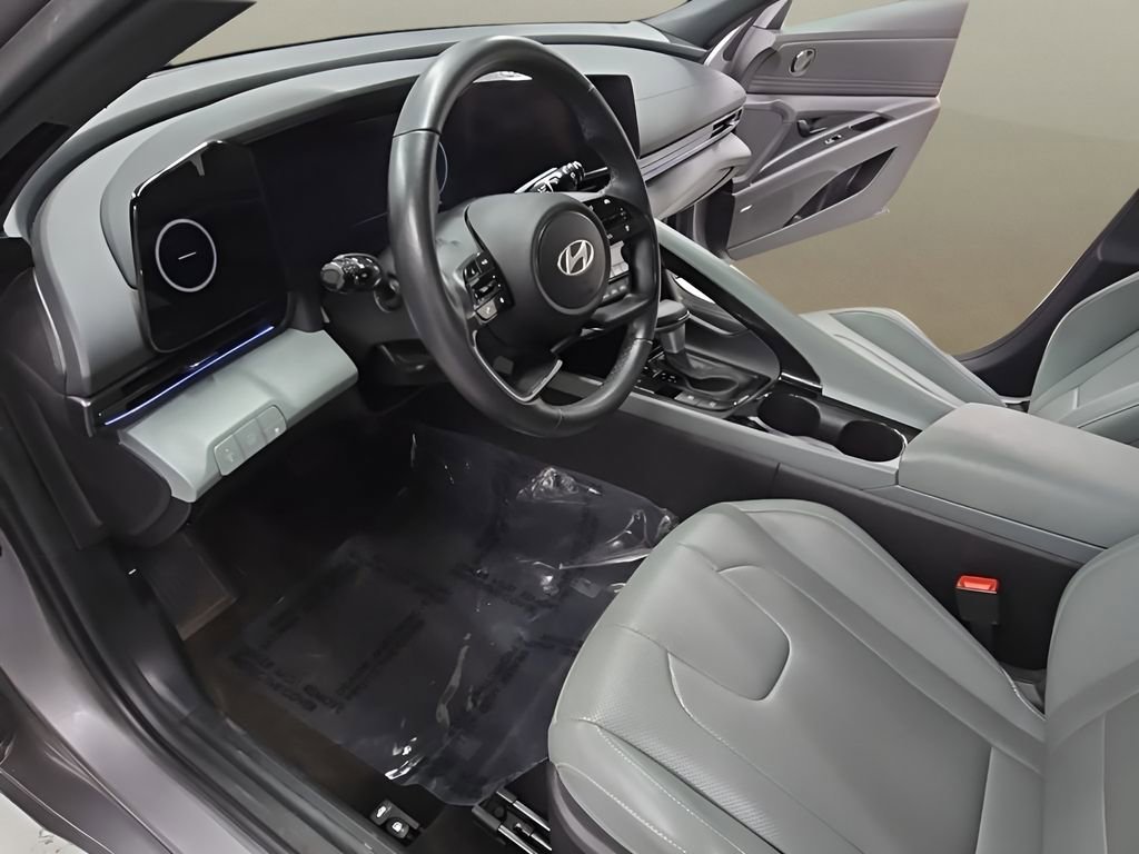 Certified 2025 Hyundai Elantra Limited image 12