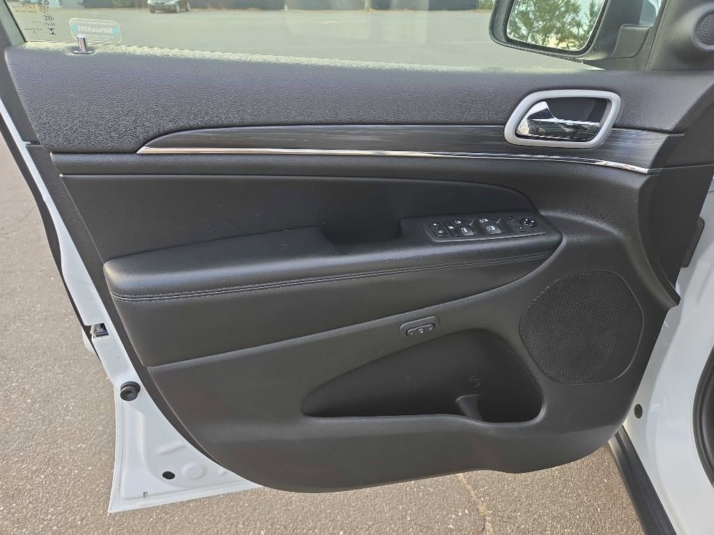 Used 2020 Jeep Grand Cherokee Limited w/ Luxury Group II image 19