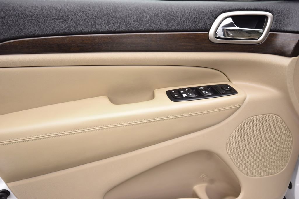 Used 2017 Jeep Grand Cherokee Laredo w/ Quick Order Package 2BE image 23