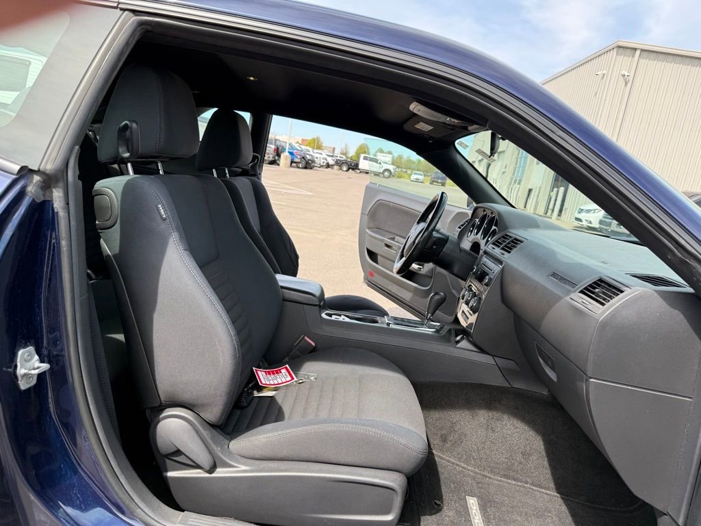 Used 2013 Dodge Challenger SXT image 9