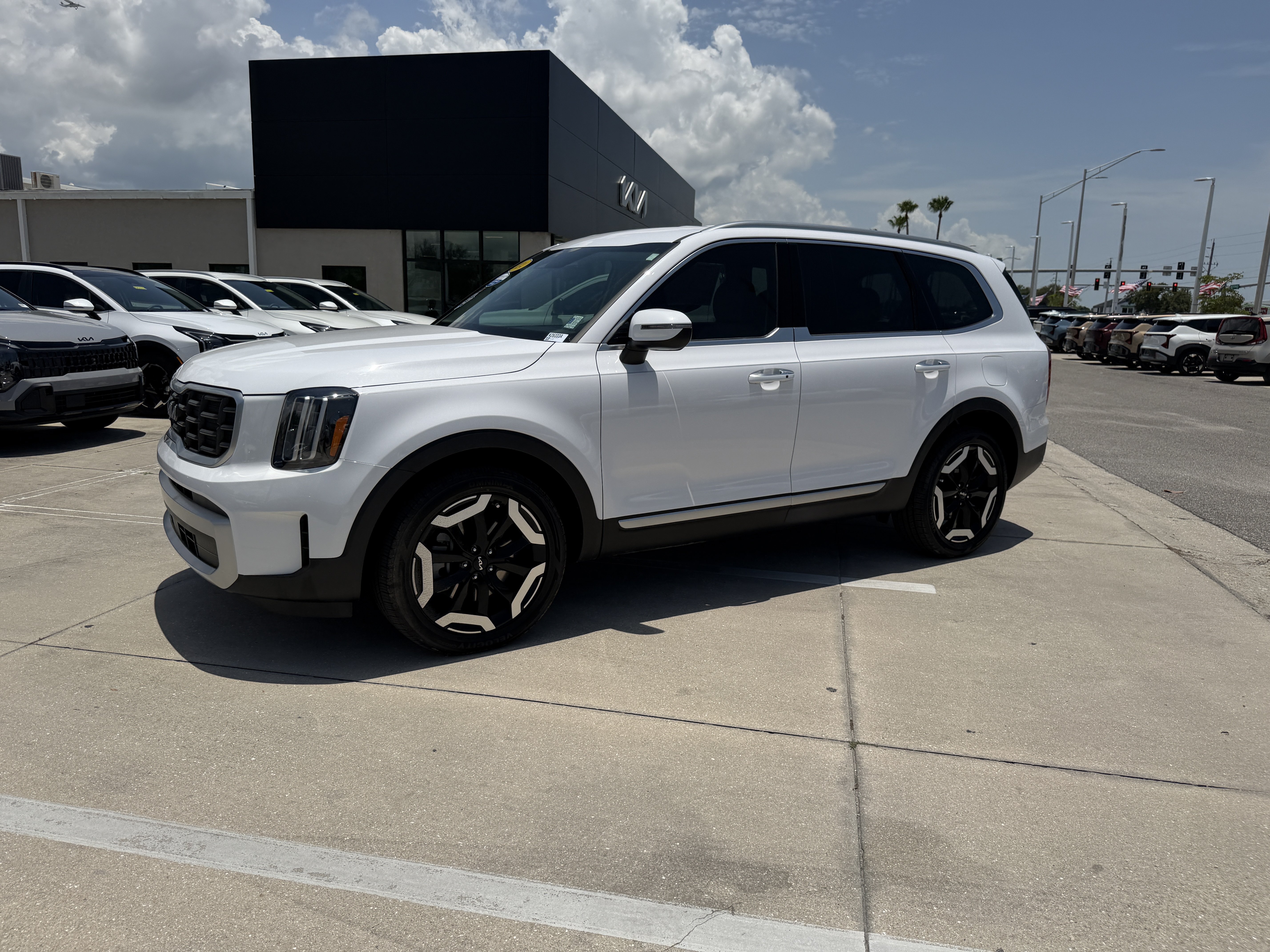 Certified 2024 Kia Telluride S FWD image 8