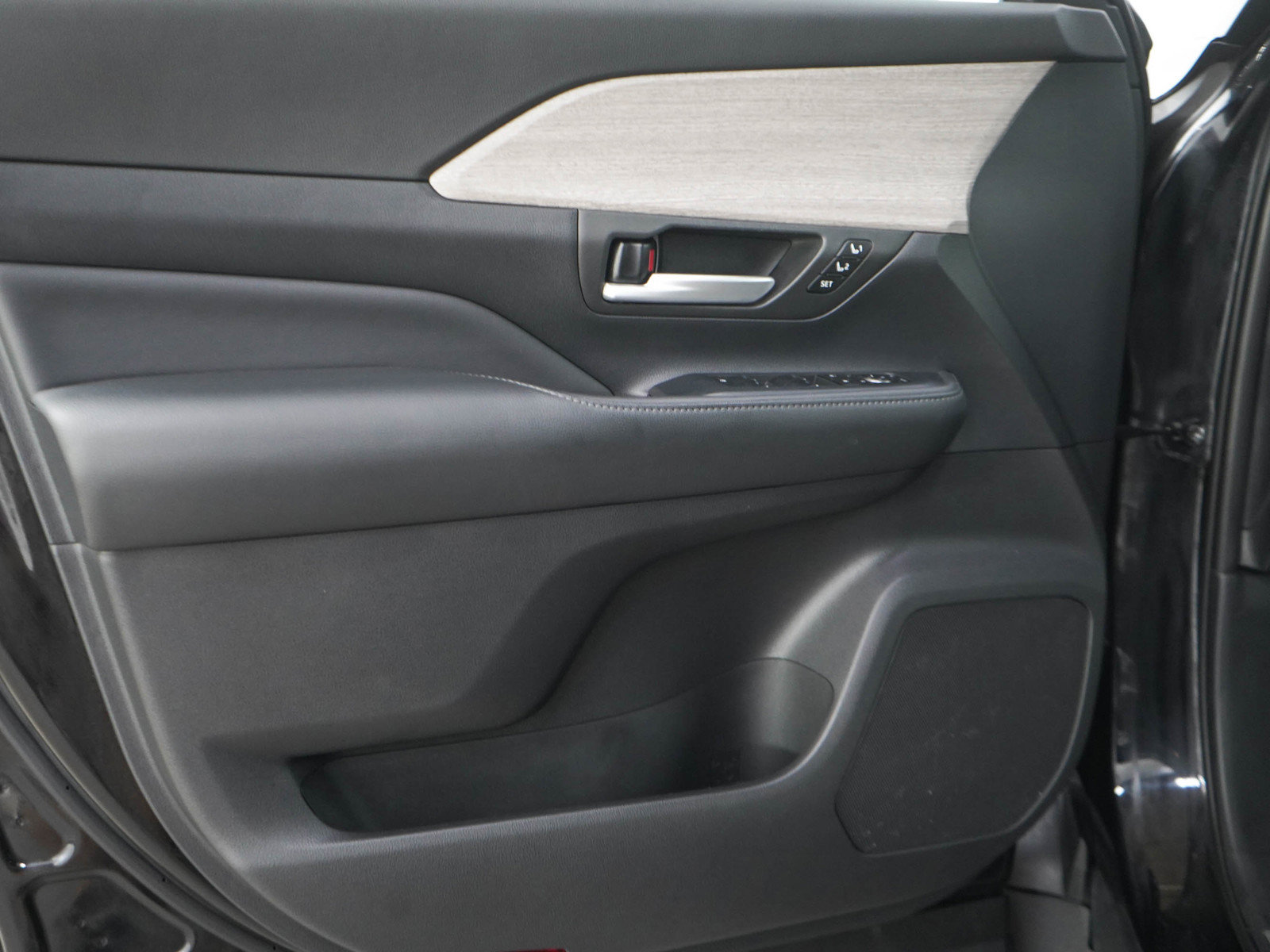 Used 2024 Toyota Grand Highlander AWD image 19