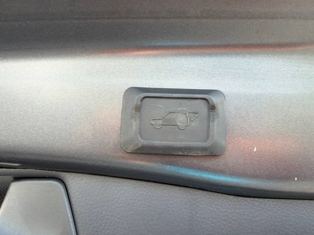Used 2019 Toyota RAV4 XLE w/ Convenience Package AWD/4WD image 9