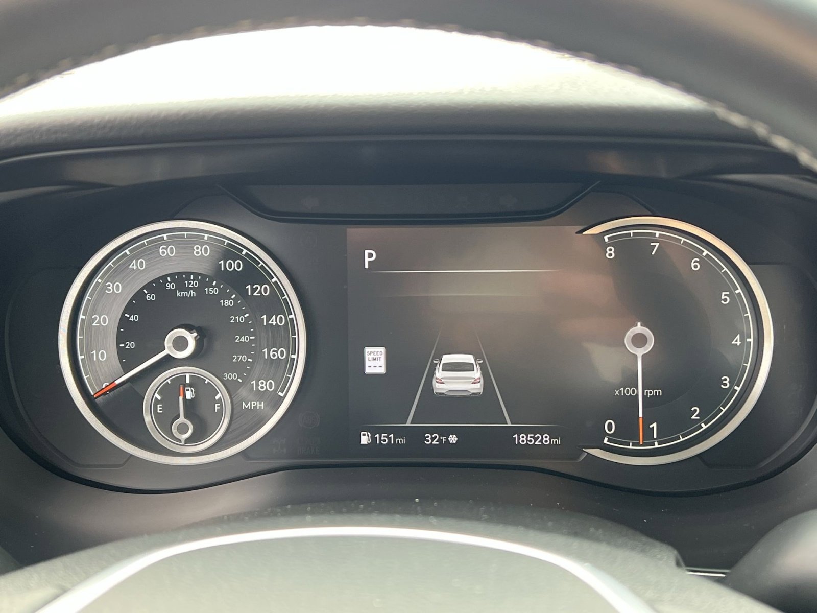 Used 2025 Genesis G70 2.5T image 17