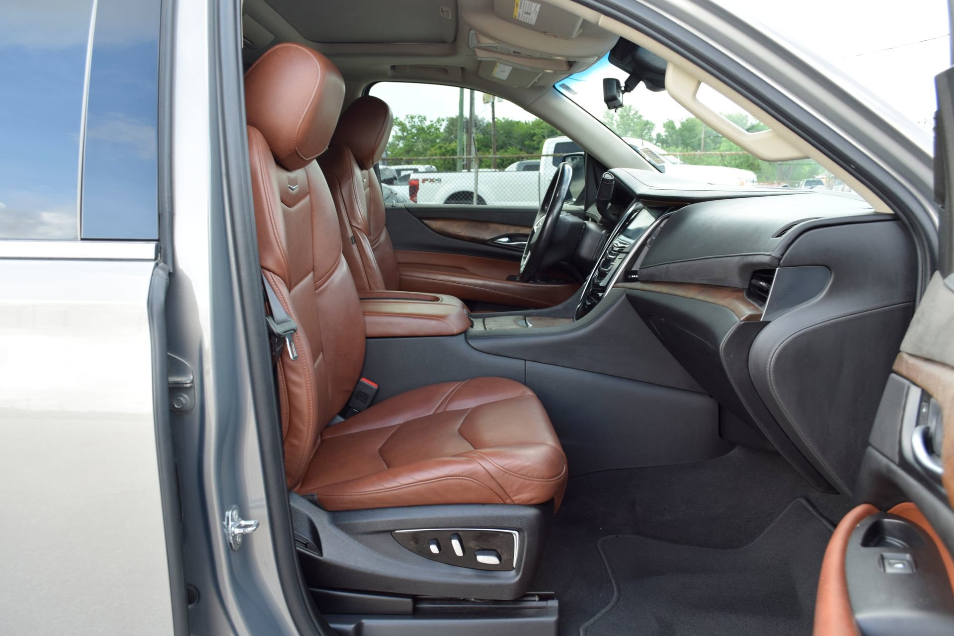 Used 2019 Cadillac Escalade ESV Luxury RWD image 25
